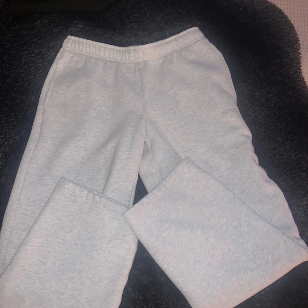 Aritzia Light Gray Track Pants - Picture 5 of 8
